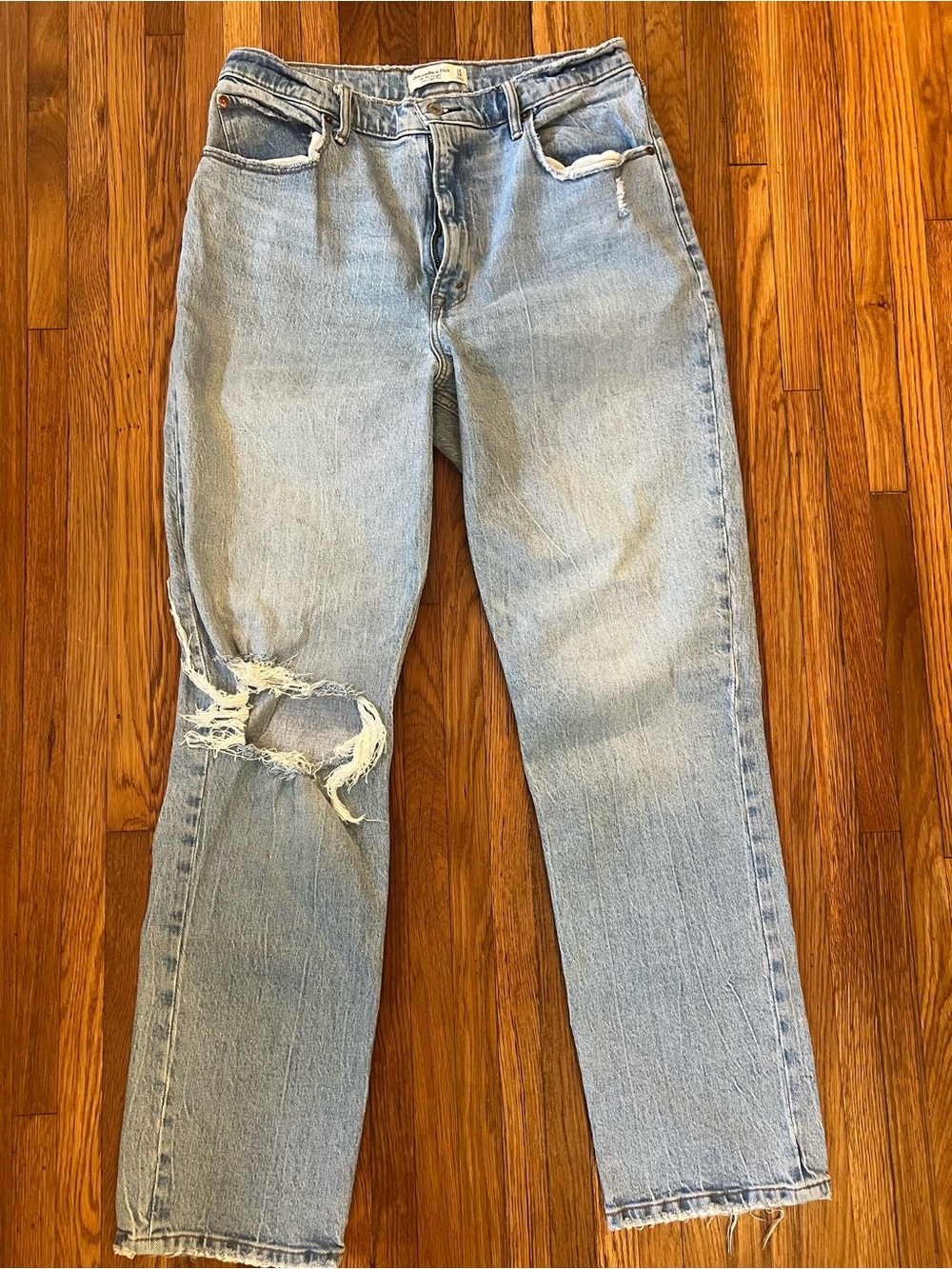 Abercrombie & Fitch Light Blue Straight-Leg Distressed Jeans Size 32 CURVE LOVE